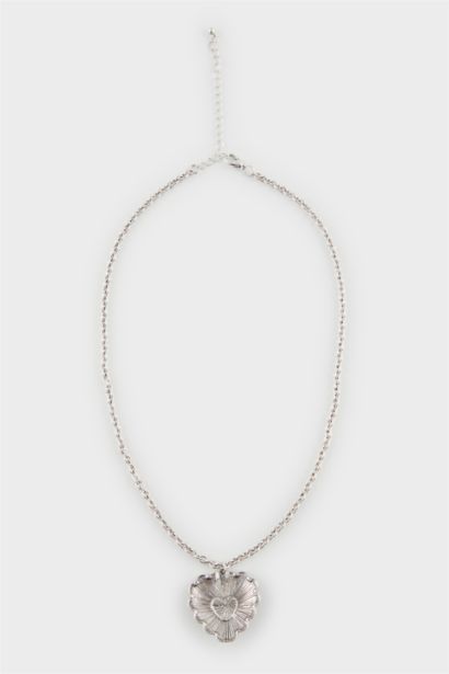 سلسلة فضية نسائية بحجر أزرق