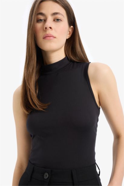 بلوزة كت هاي كول سليم فيت