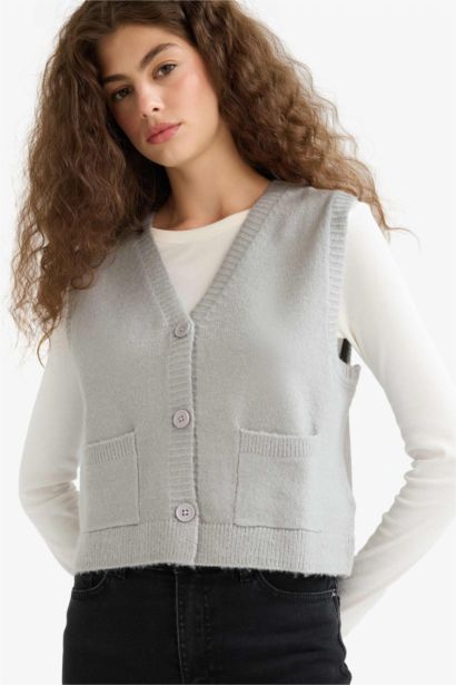 Gilet en tricot boutonné à col V et poches Coupe régulière