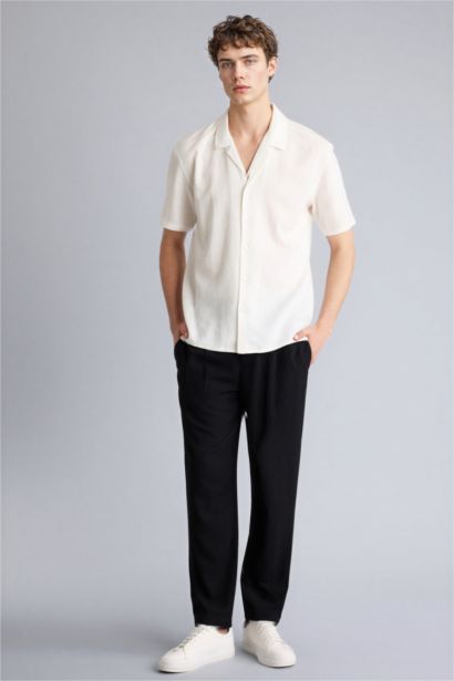 Pantalon aspect lin à coupe décontractée