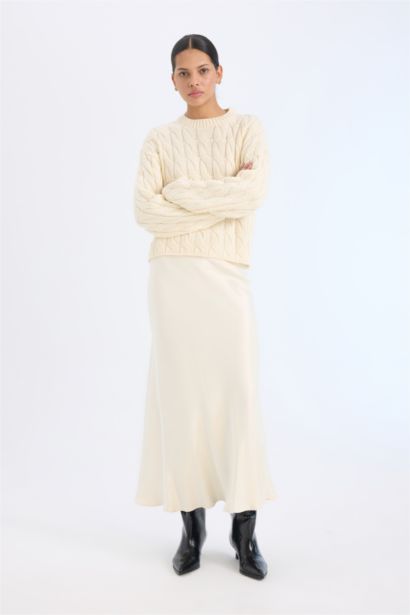 تنورة ميدي من ستان قصة A