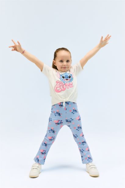 طقم من تيشيرت بنات بطبعة ستيتش و سروال ضيق