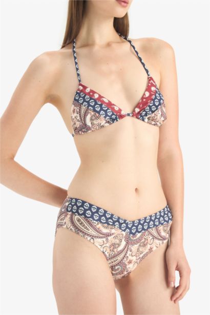 كلوت بكيني مطبوع قصة عادية من Fall in Love