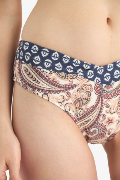 كلوت بكيني مطبوع قصة عادية من Fall in Love