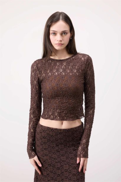 T-shirt slim en dentelle à col rond et manches longues