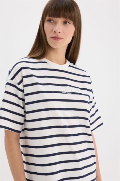 تيشيرت نص كم مخطط اوفر سايز وياقة مستديرة