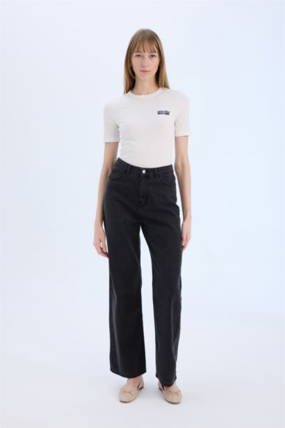 تيشيرت نص كم سليم فيت مضلع برقبة مستديرة