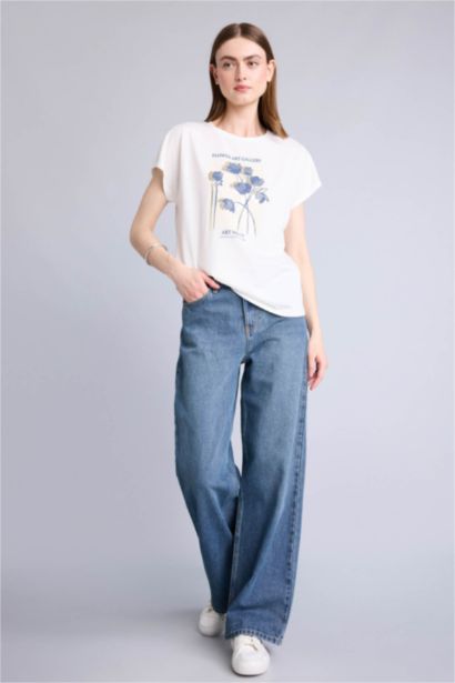 Kısa kollu Çiçek Desenli Tişört