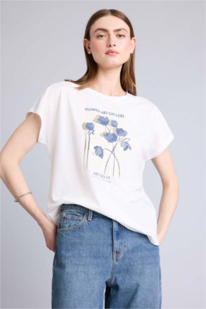 Kısa kollu Çiçek Desenli Tişört