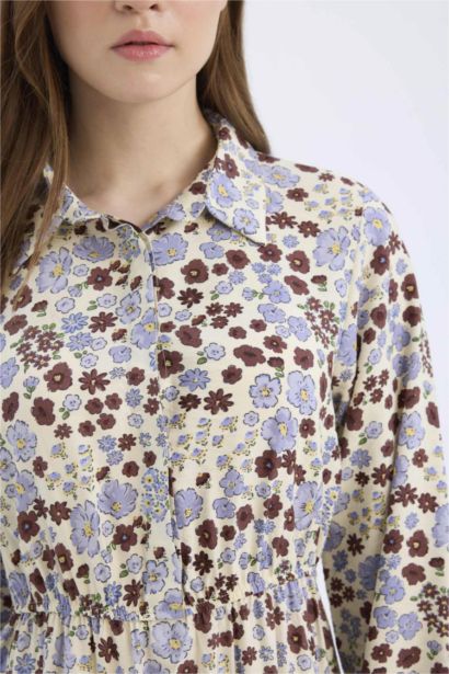 Robe maxi imprimée à col chemise, manches longues