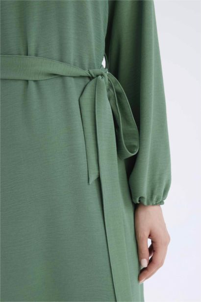 Robe mi-longue à manches longues et col rond Coupe régulière