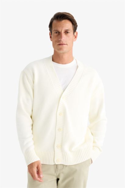 Relax Fit V Yaka Düğmeli Triko Hırka