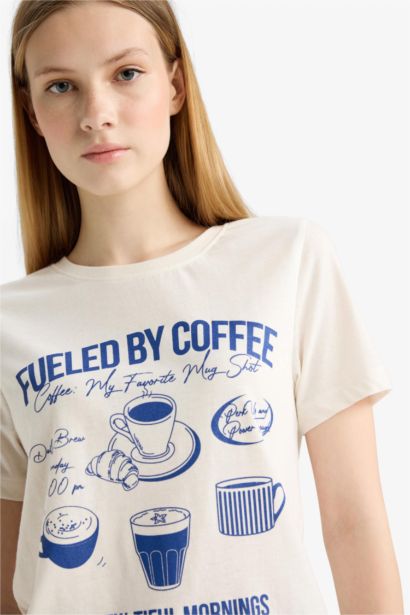 تيشيرت أبيض نص كم مطبوع قصة عادية