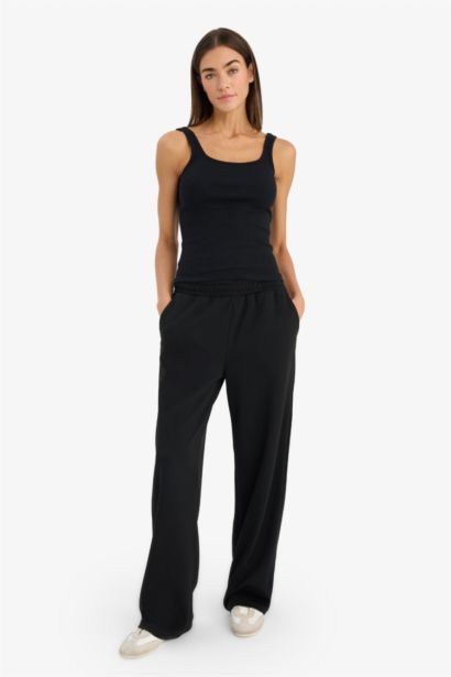 تانك توب مضلع سليم فيت بياقة مدورة بيزك