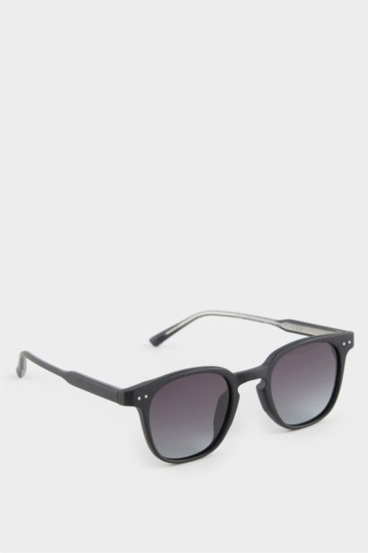 Man Round Sunglasses