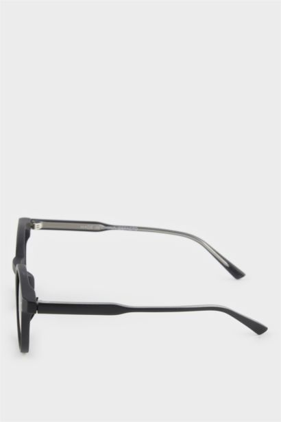 Man Round Sunglasses