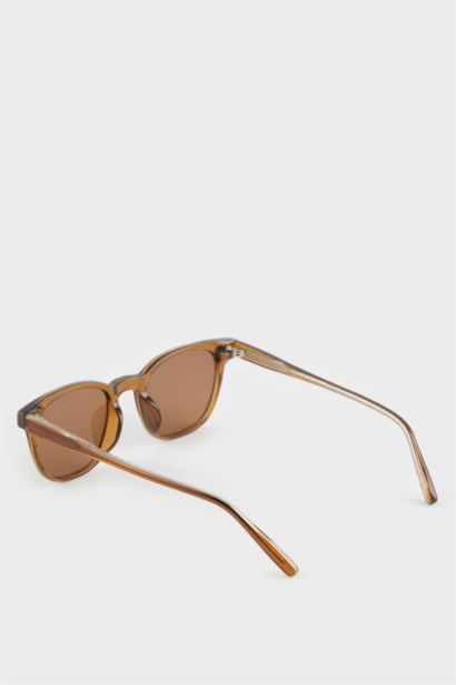 Man Round Sunglasses