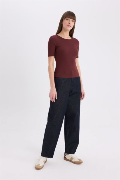 تيشيرت بيزك نص كم سليم فيت مضلع برقبة مستديرة