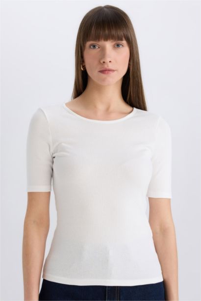 تيشيرت بيزك نص كم سليم فيت مضلع برقبة مستديرة