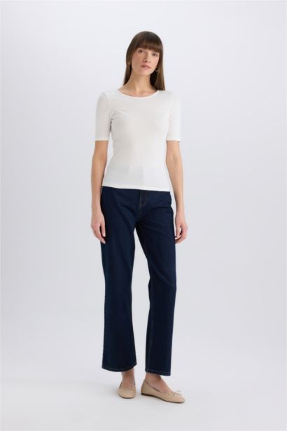 تيشيرت بيزك نص كم سليم فيت مضلع برقبة مستديرة