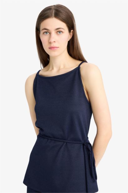 تانك توب بيكيه قصة عادية بياقة عريضة