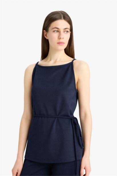 تانك توب بيكيه قصة عادية بياقة عريضة