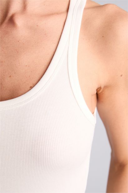 Базовая однотонная майка кашкорсе Regular Fit в рубчик с круглым вырезом