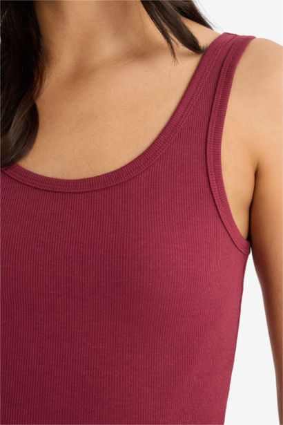 فانيلة مضلع سليم فيت بياقة مدورة بيزك