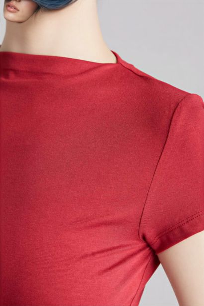 Футболка Slim Fit с воротником-стойкой и коротким рукавом