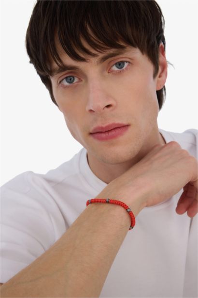 اسورة رجالي اسود واحمر من AtolyeWolf x DeFacto