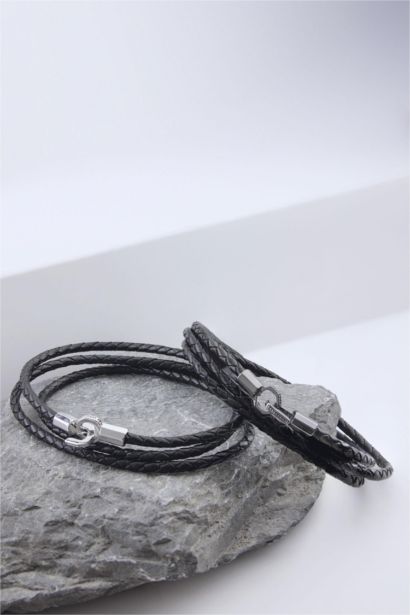 اسورة رجالي اسود من AtolyeWolf x DeFacto