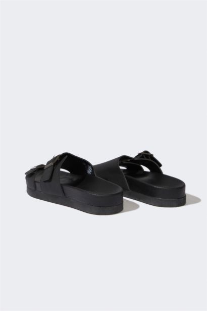 صندل من جلد صناعي بكعب مسطح للرجال