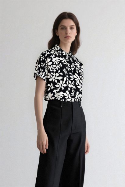 قميص نص ردن مطبوع قصة عادية