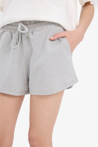 شورت برمودا قصة مريحة وخصر مطاطي