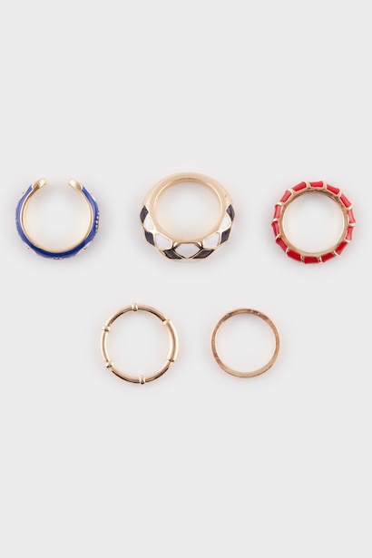 Woman 5 Piece Gold Rings