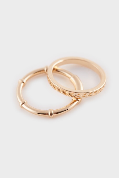 Woman 5 Piece Gold Rings