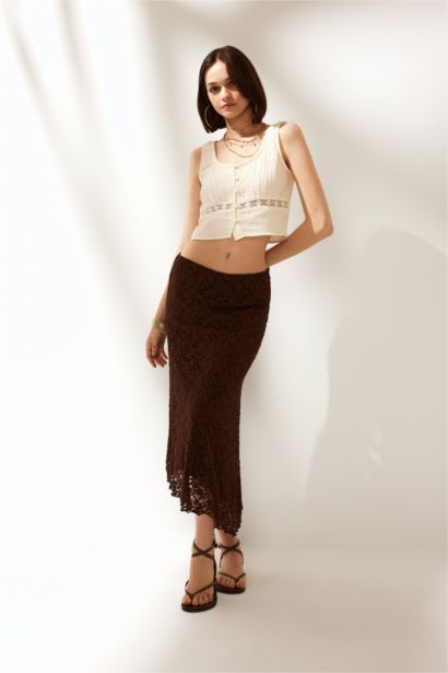 بلوزة كت موسلين سليم فيت بياقة مستديرة