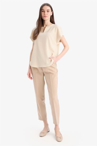 Blouse basique à manches courtes et coupe régulière