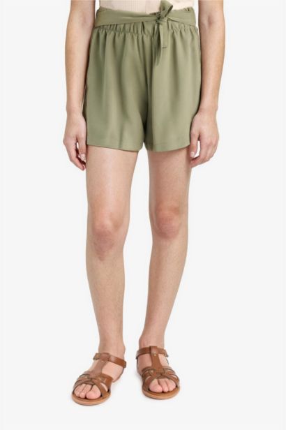 شورت بساق قصير