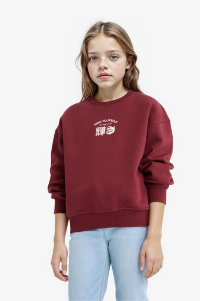 سويت شيرت بناتي بطبعة شعار قصة مريحة ببطانة ناعمة