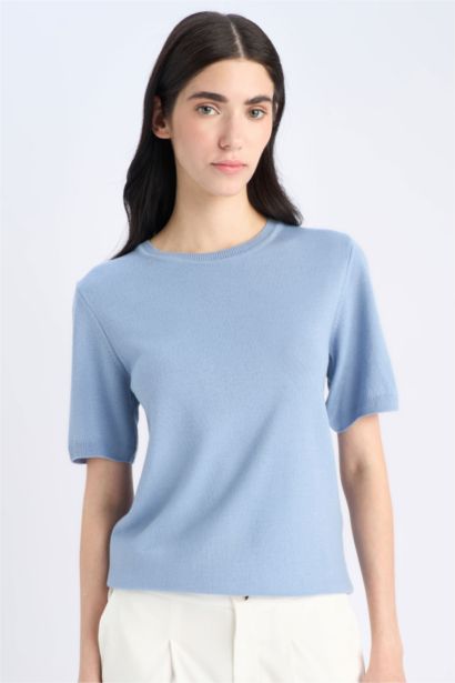 بلوفر تريكو قصة عادية برقبة مستديرة