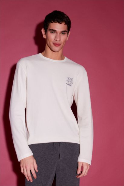 Пижамный комплект с узором: футболка с длинным рукавом и брюки