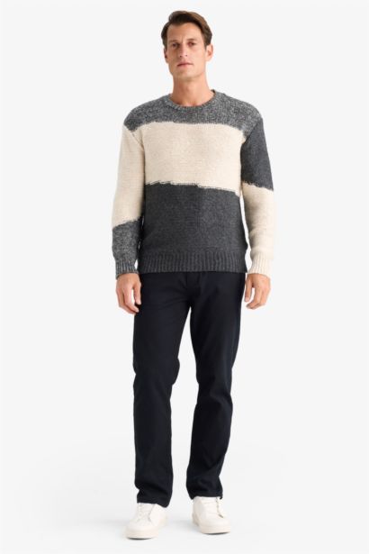 بلوفر تريكو قصة عادية برقبة مستديرة