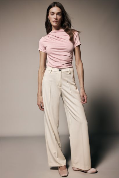 Футболка Slim Fit с вырезом лодочка и коротким рукавом