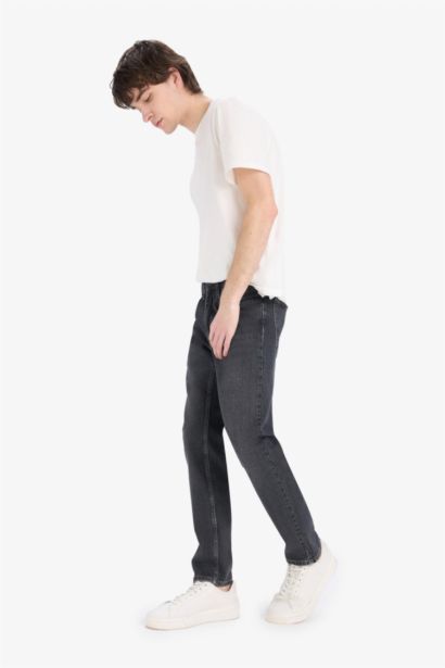 Slim Tapered Fit Normal Waist Tapered Leg Jeans