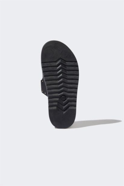 شبشب نسائي جلد صناعي بكعب مسطح بشريط مزدوج