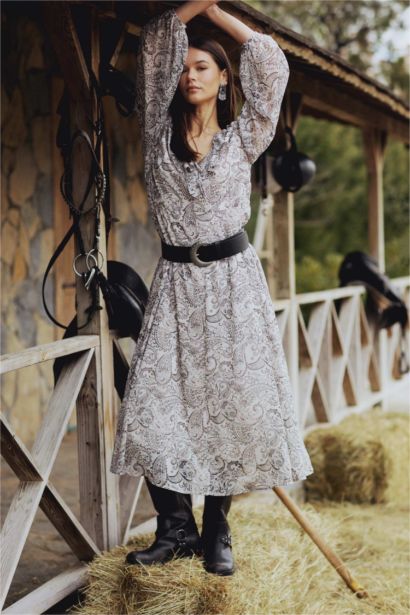 فستان ميدي شيفون كم طويل وياقة مكشكشة