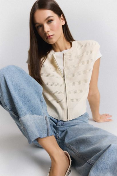 Regular Fit Crew Neck Zippered Knit Vest