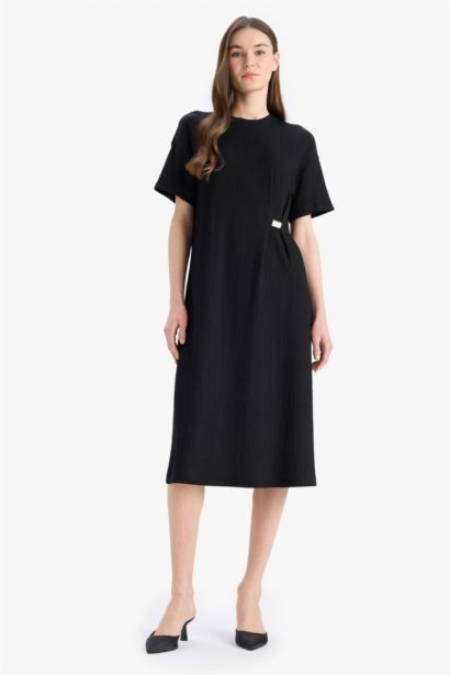 فستان القماش المنسوج قصة عادية بياقة مستديرة