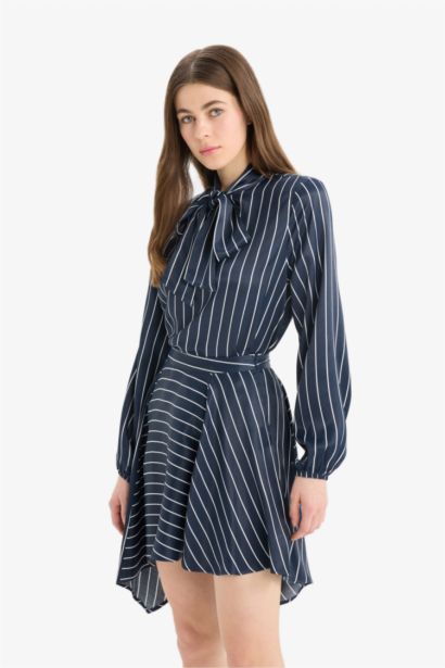 Regular Fıt Fiyonk Yaka Çizgili Saten Uzun Kollu Bluz